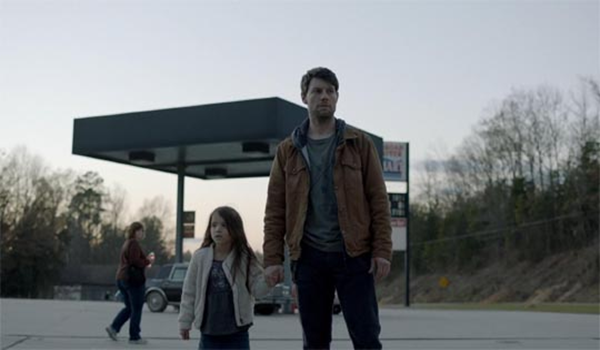 patrick-fugit-madeleine-mcgraw-outcast-1.10-this-little-light-600x350